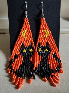 🎃👻New Hand Crafted Orange, Black & Yellow Beaded Cat Fringe Earrings🎃👻